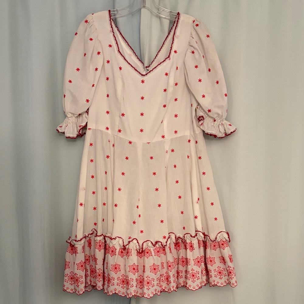 Handmade‎ 70s White Flouncy Dress with red snowflake patterns